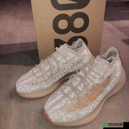 Yeezy380 蜜桃粉和白色：时尚潮鞋的魅力绽放之选